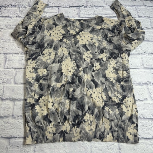 Talbots Floral Cardigan in Gray and Cream. Silk/Cotton Blend. Size Large. - Picture 6 of 6